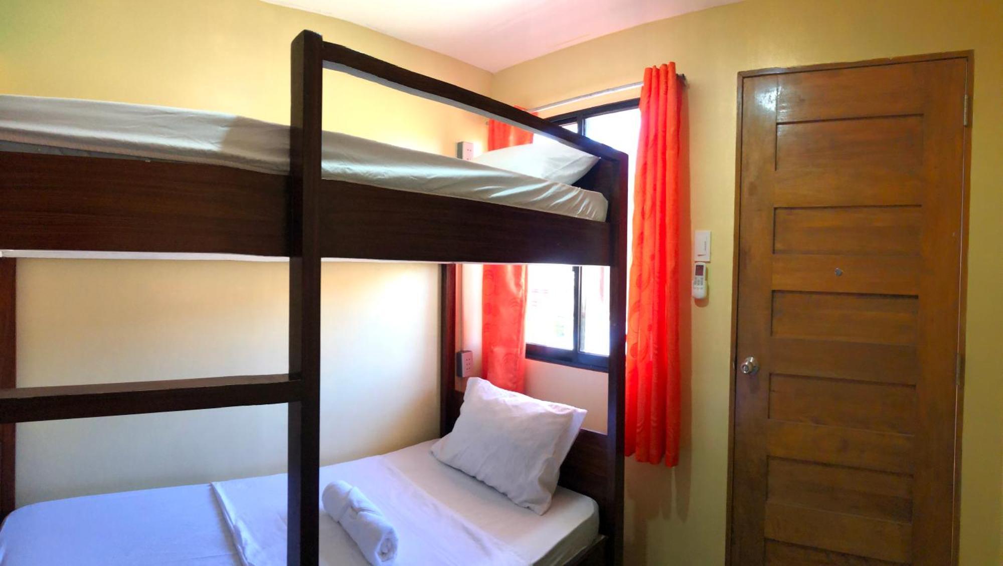 Chill Out Hostel Balabag  Luaran gambar