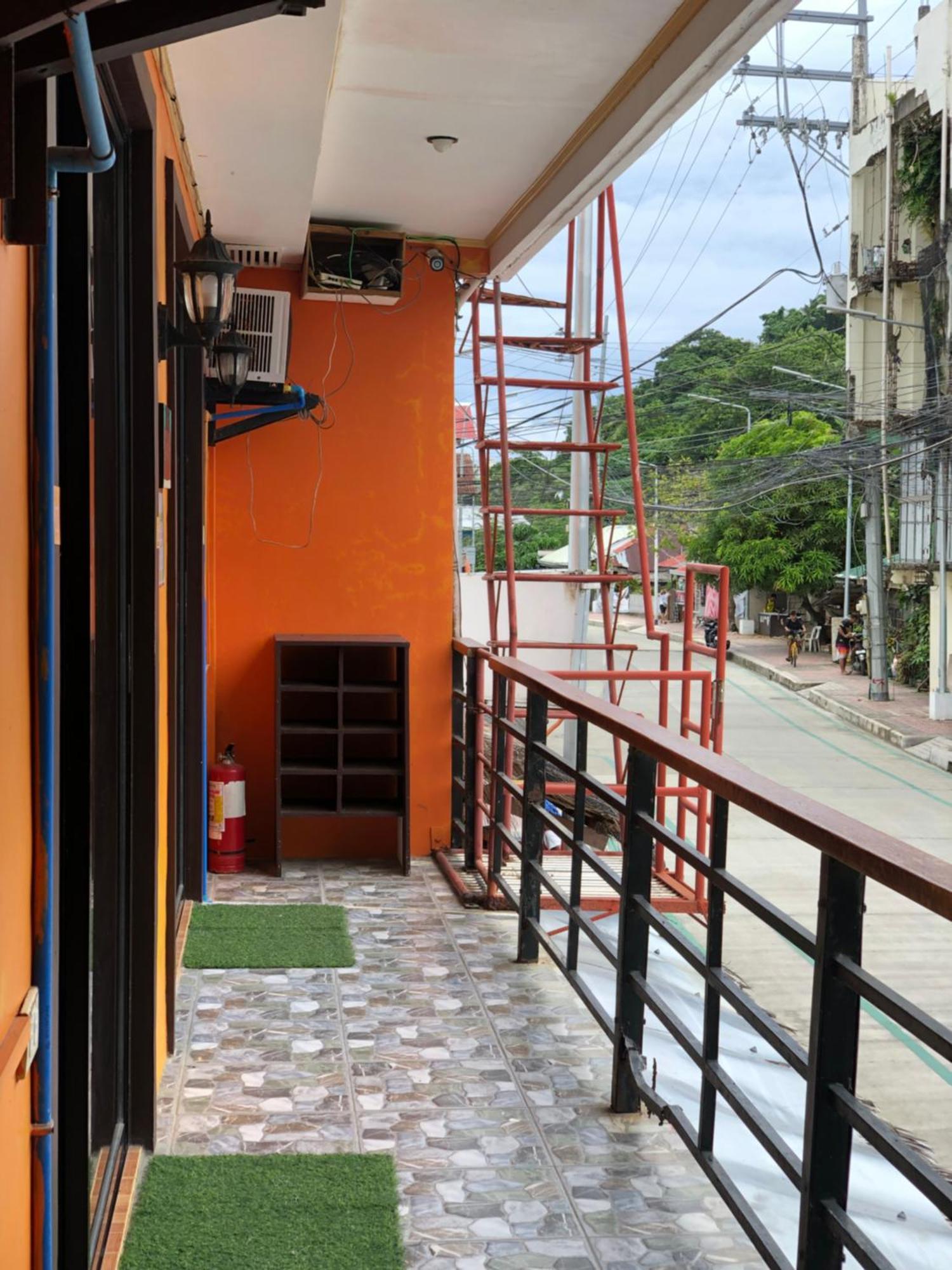 Chill Out Hostel Balabag  Luaran gambar
