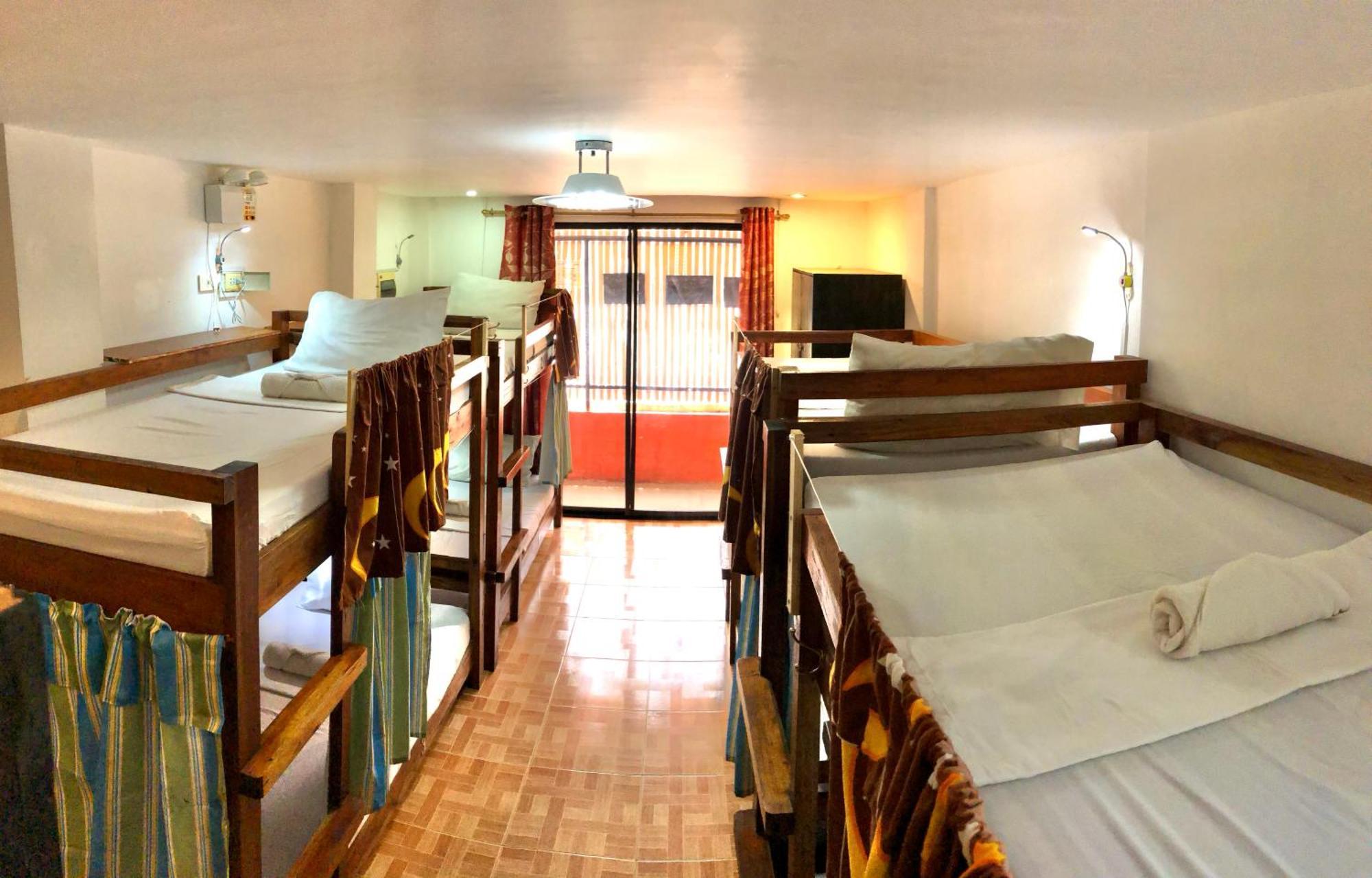 Chill Out Hostel Balabag  Luaran gambar