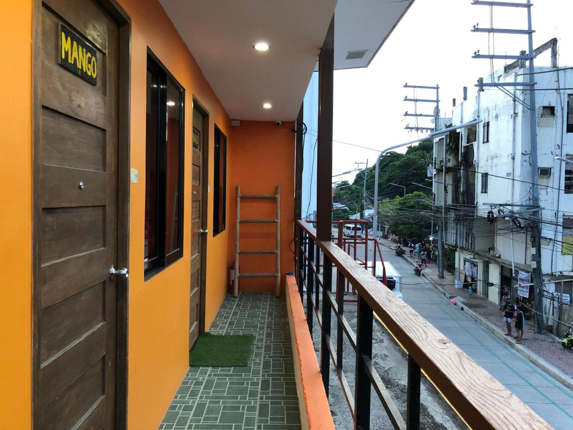 Chill Out Hostel Balabag  Luaran gambar