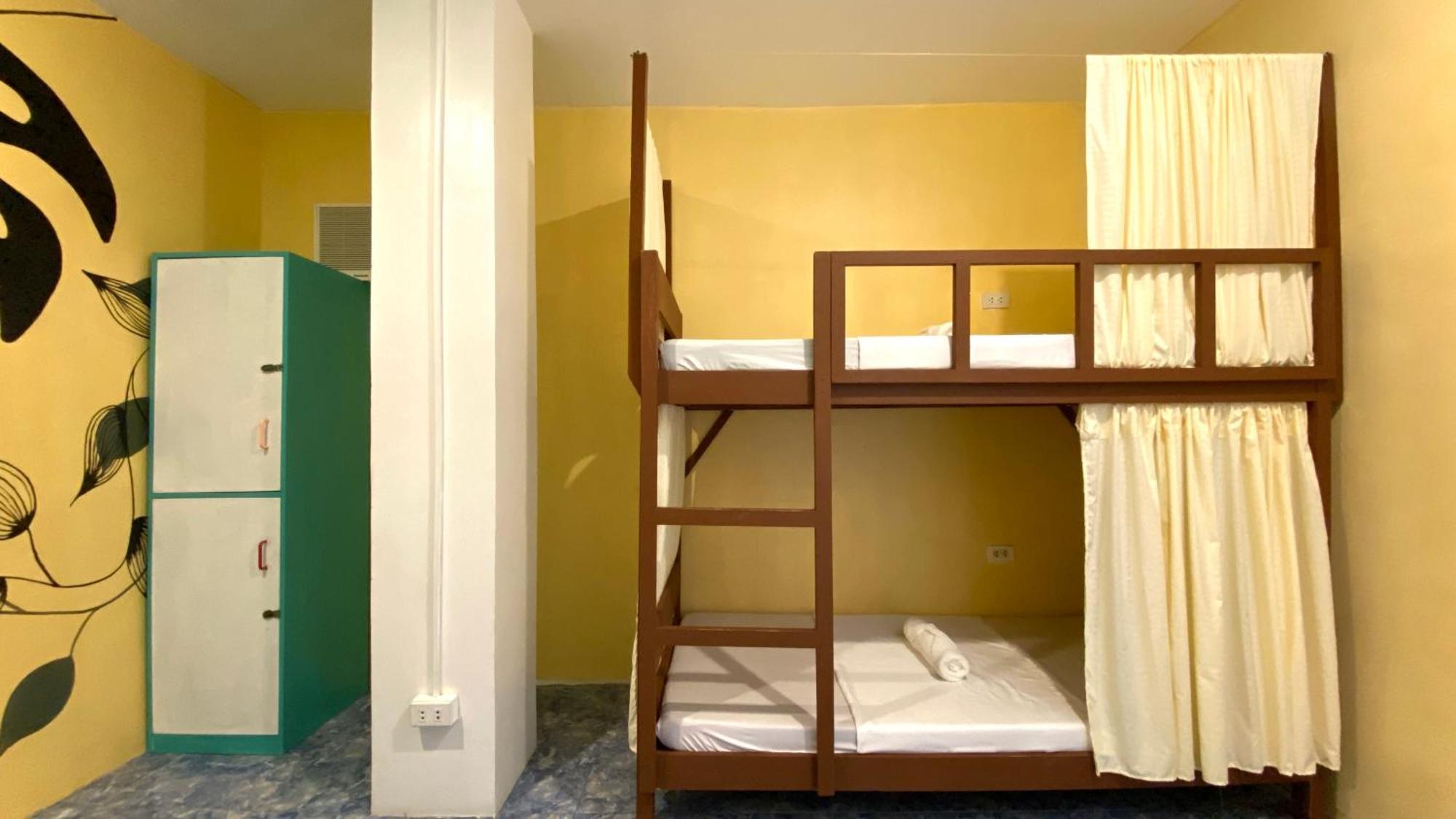Chill Out Hostel Balabag  Luaran gambar